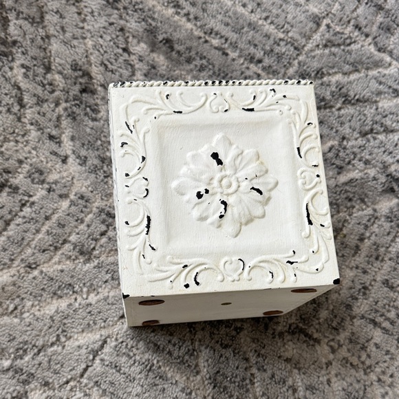 Decorative White Box with Floral Design - Picture 1 of 3